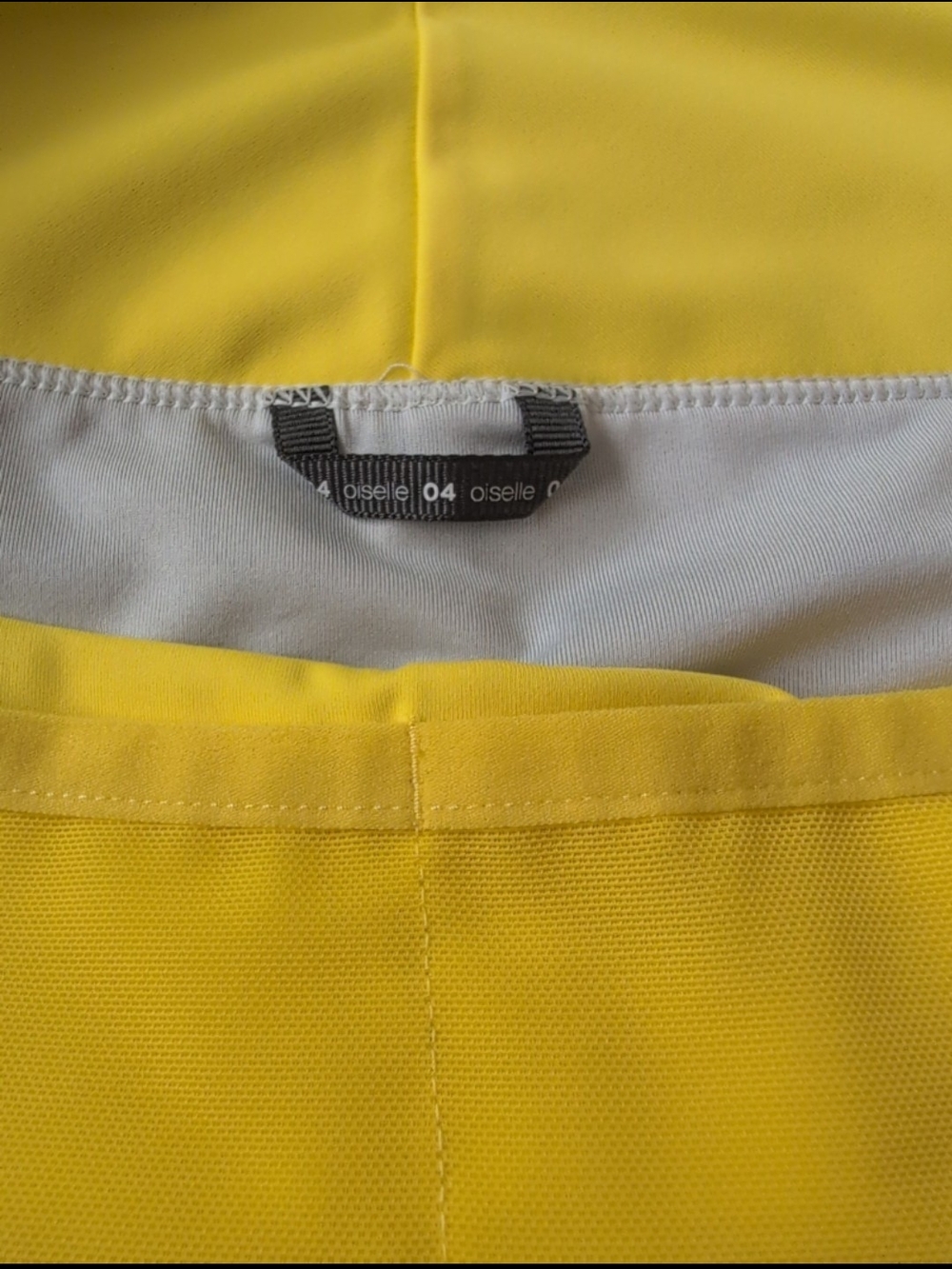 Oiselle Toolbelt Mac Roga Shorts. -- Size 4, Lemon Print - Picture 6 of 6